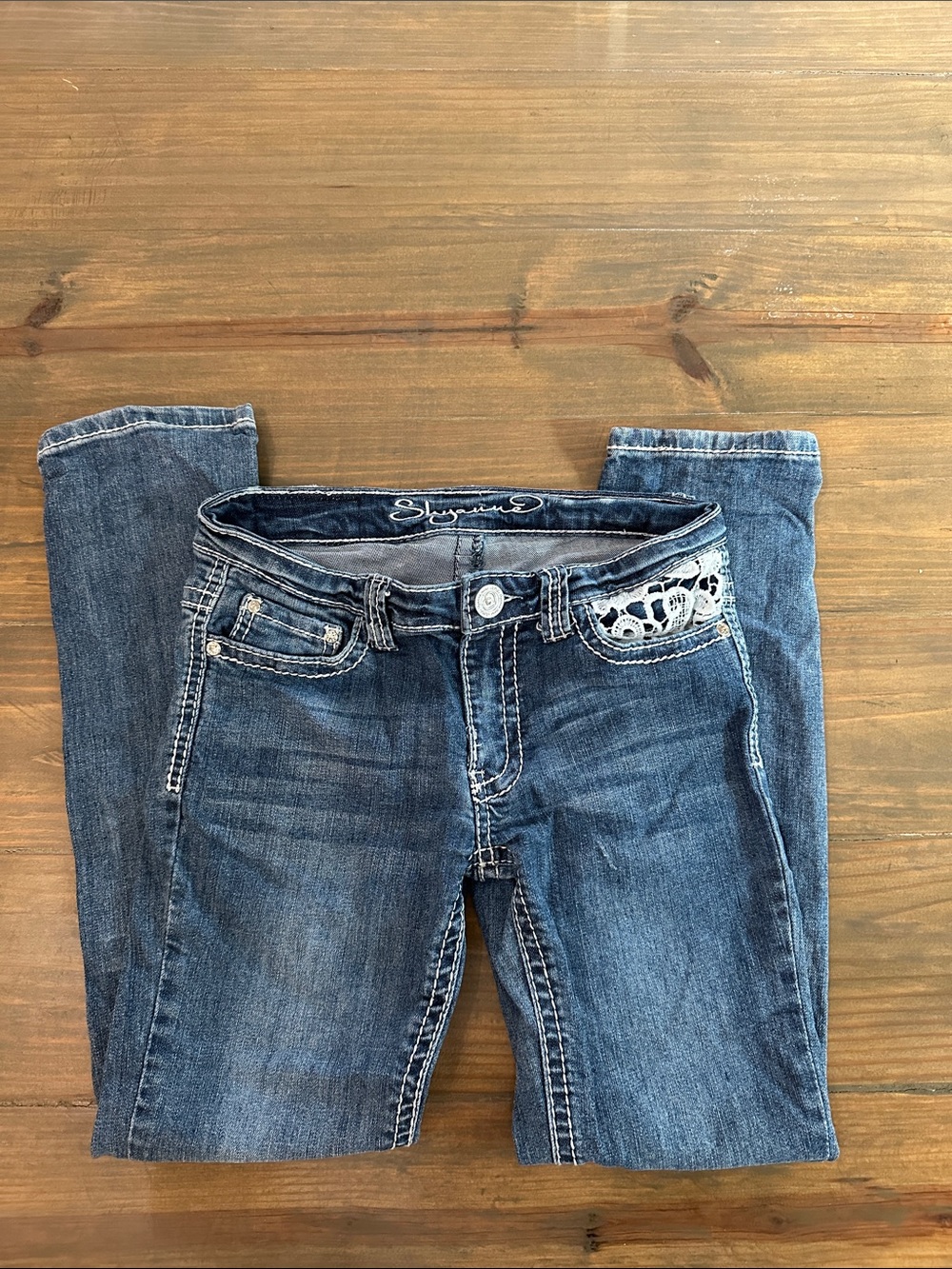 Shyanne Jeans. Size 7 girls. Cute lace on one front pocket & one back pocket.
